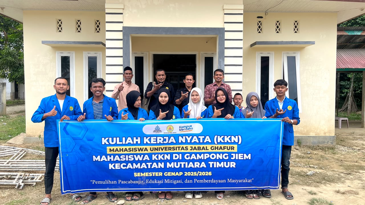 Rektor Universitas Jabal Ghafur Lakukan Monev Kegiatan KKN Mahasiswa di Gampong Jiem